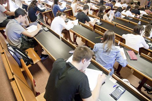 Incremento en las pruebas de acceso a la universidad La Universidad La Laguna (ULL) y la universidad de las Las Palmas de Gran Canaria Canarias han incrementado el numero de allumnos que se presentan a la prueba de Acceso a la Universidad para mayores de 25 años y para mayores de 45 años del ejercicio 2011